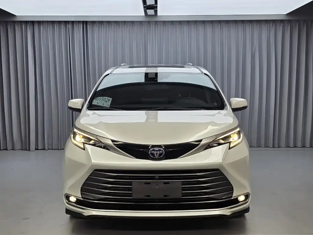 Toyota Sienna — миниатюра 2