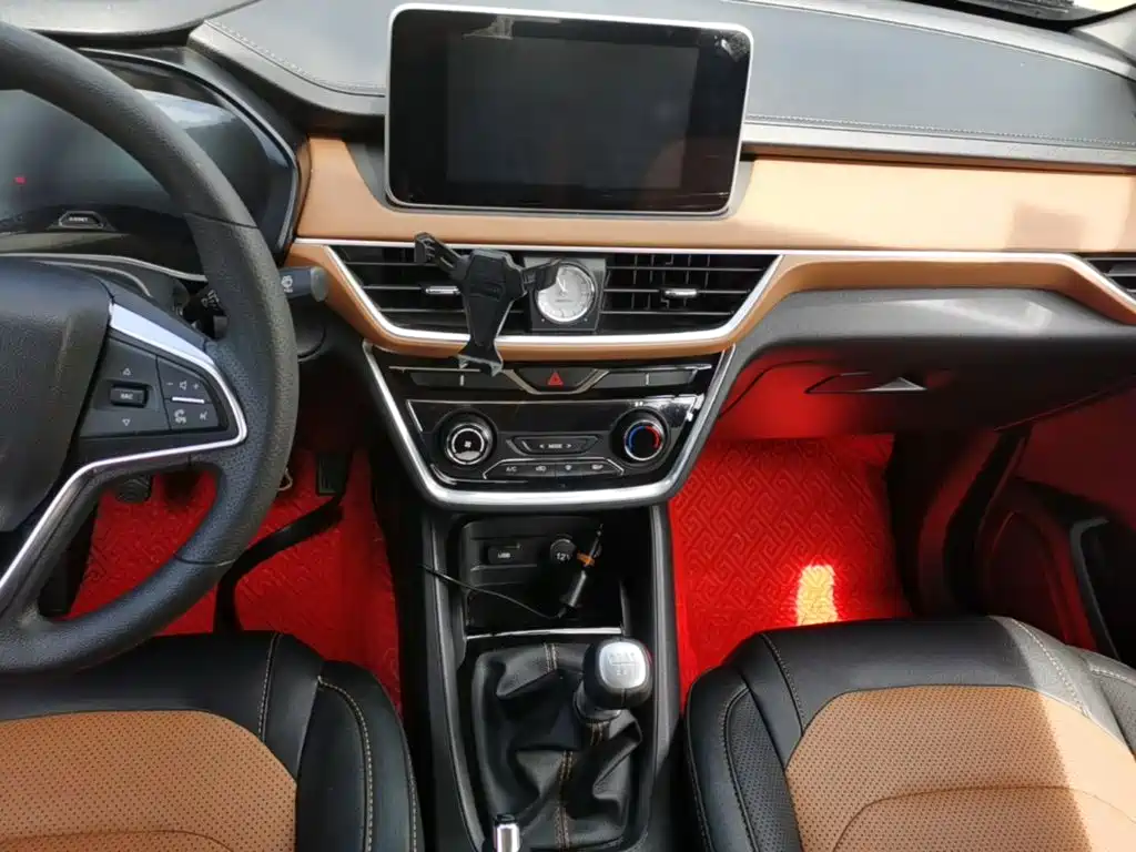 Wuling Hongguang S3 — миниатюра 13