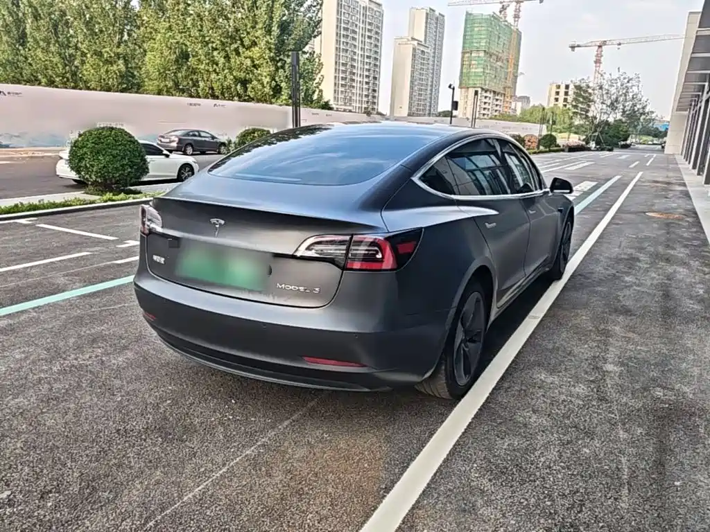 Tesla Model 3 — миниатюра 7