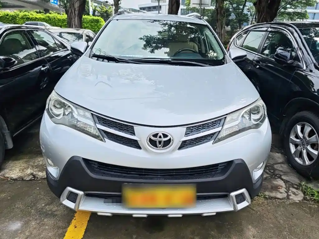 Toyota RAV4 — миниатюра 3