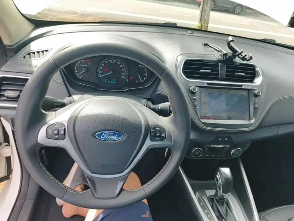 Ford Escort — миниатюра 10