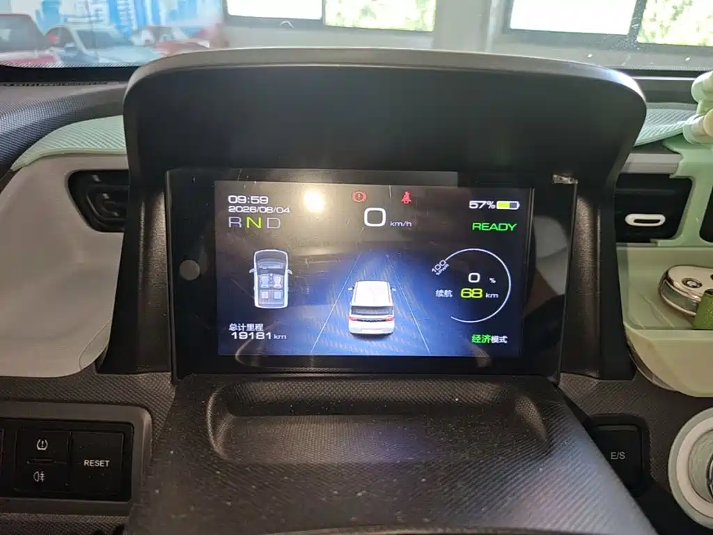 Wuling MINIEV — миниатюра 12