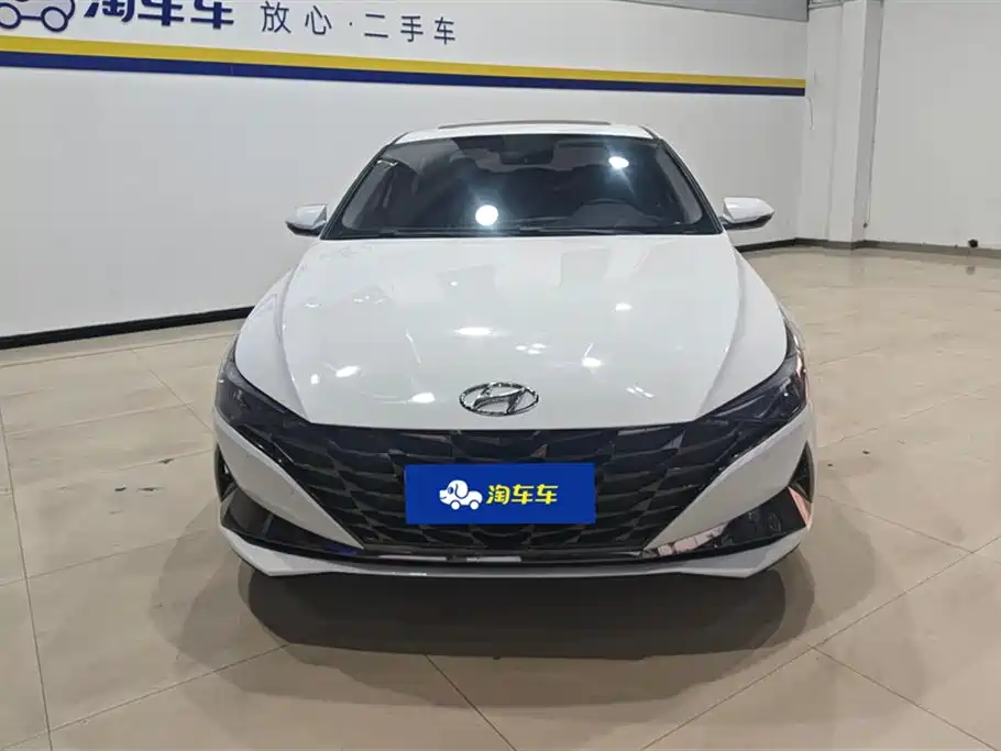 Hyundai Elantra - фото 2