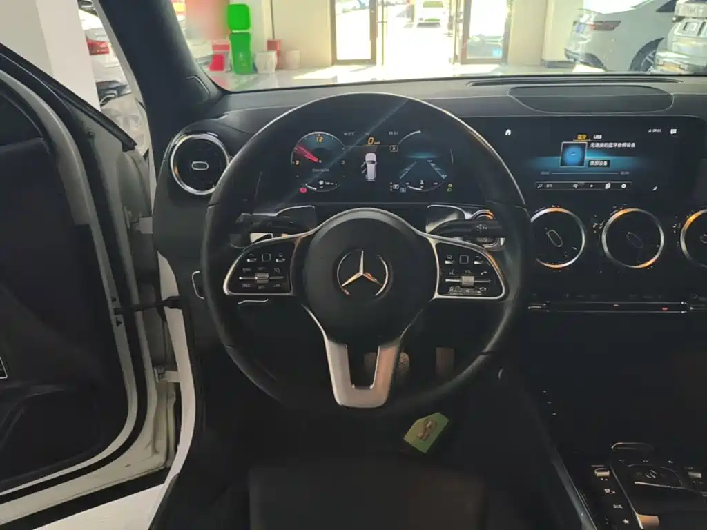 Mercedes-Benz GLB — миниатюра 11
