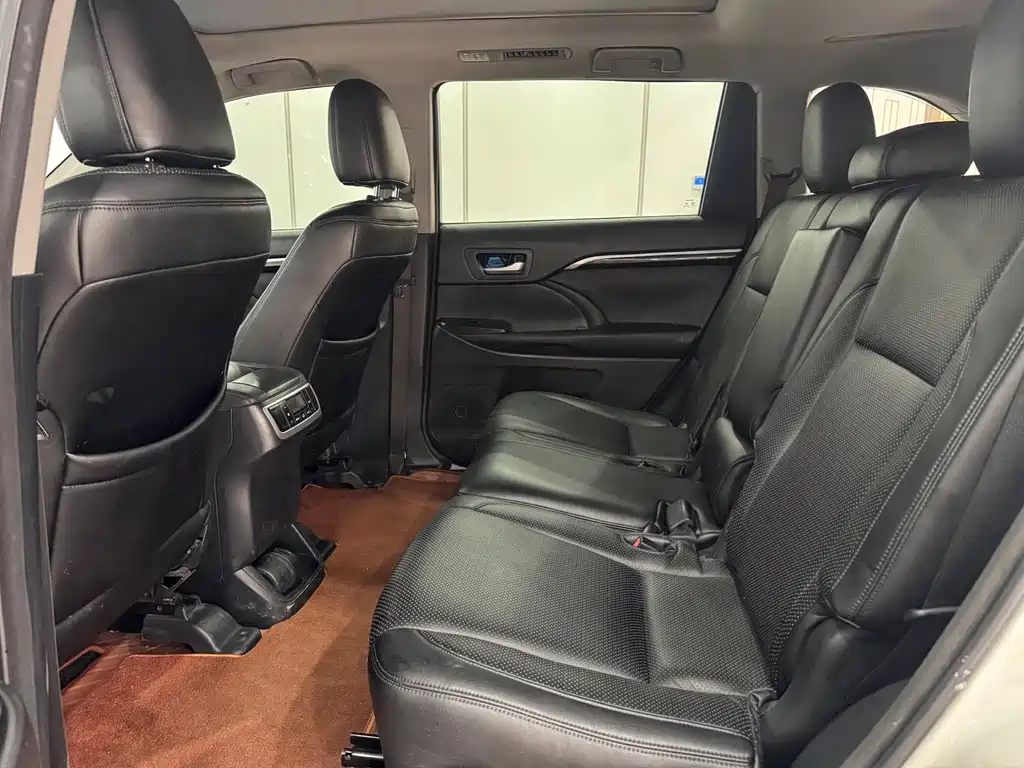 Toyota Highlander — миниатюра 9