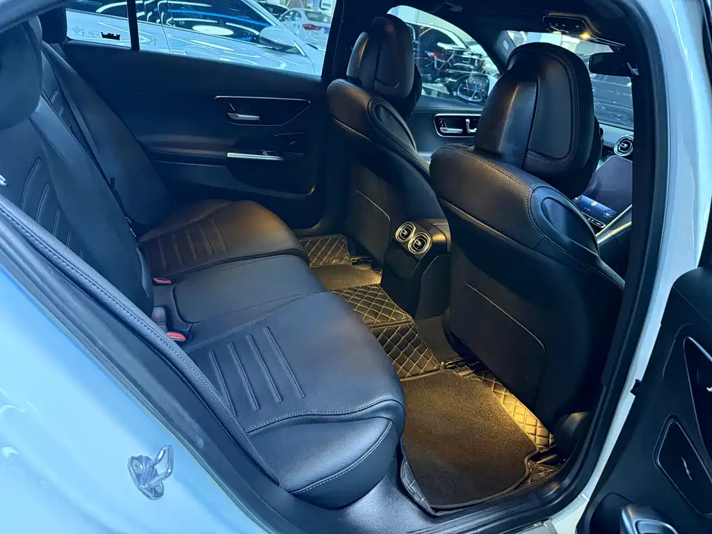 Mercedes-Benz C-Class — миниатюра 12