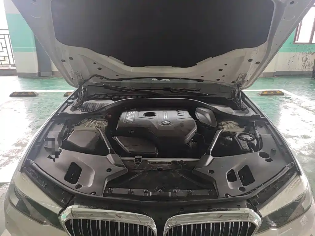 BMW 5 Series — миниатюра 11