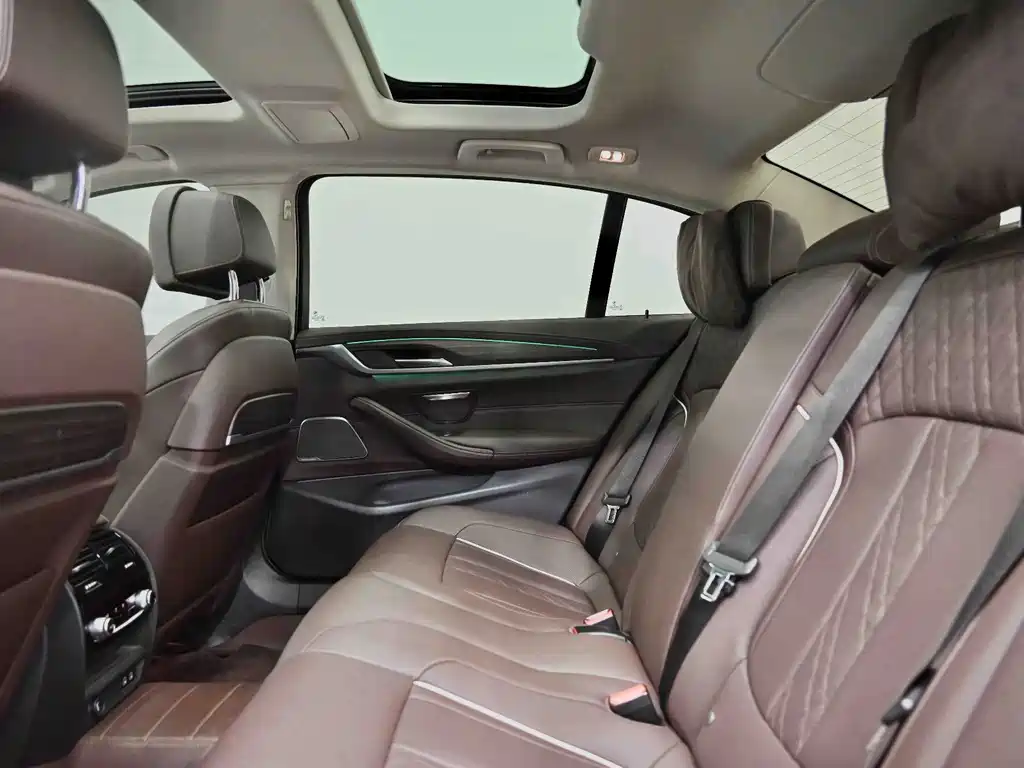 BMW 5 Series — миниатюра 35