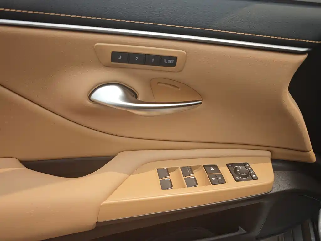 Lexus ES — миниатюра 10