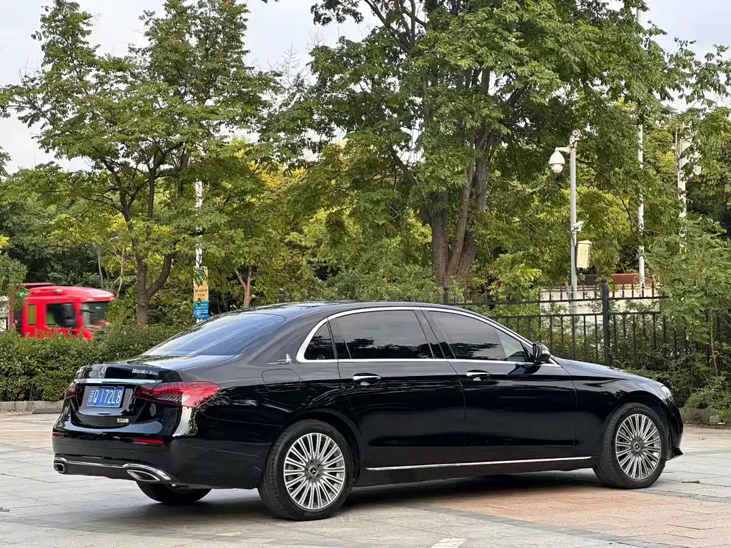 Mercedes-Benz E-Class — миниатюра 8