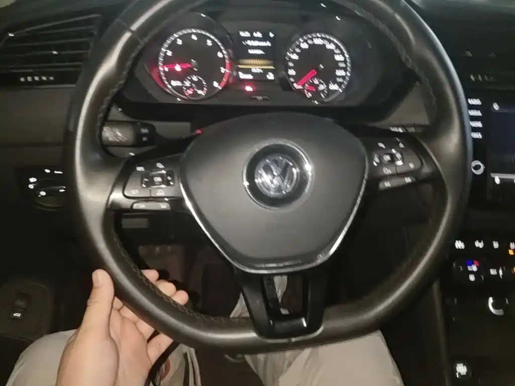 Volkswagen Tiguan L — миниатюра 11