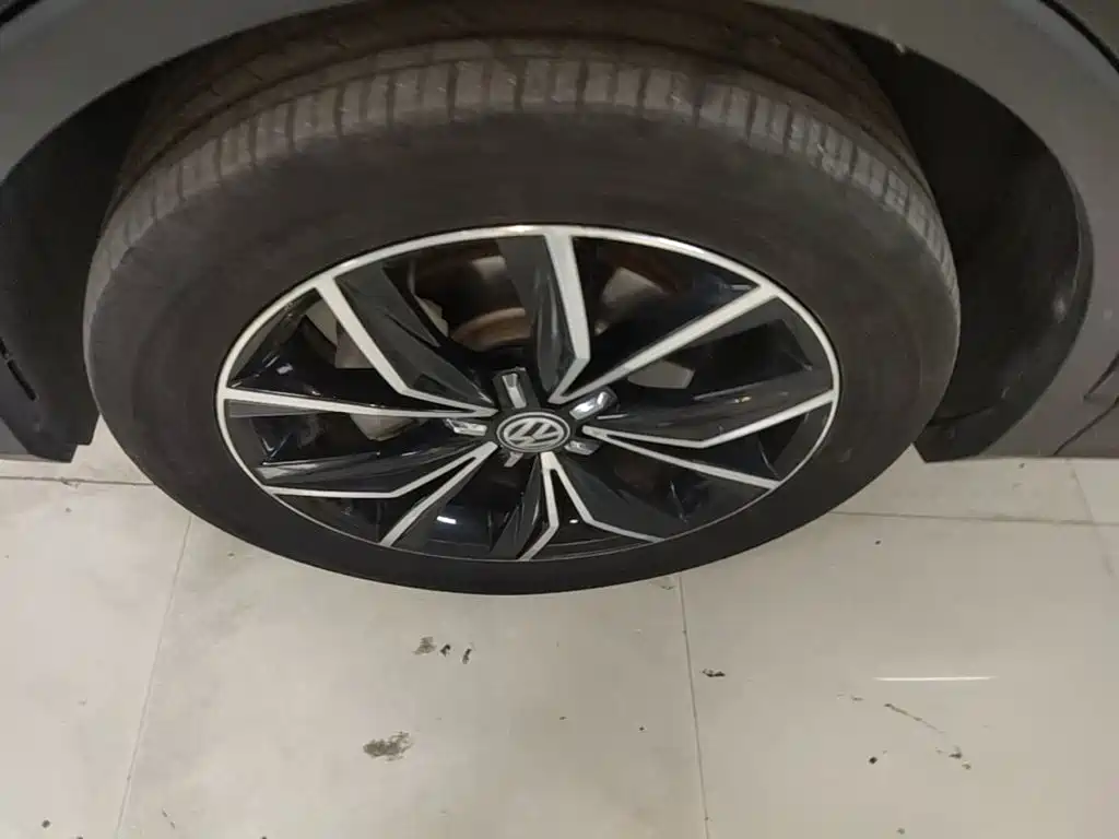 Volkswagen Tiguan L — миниатюра 23