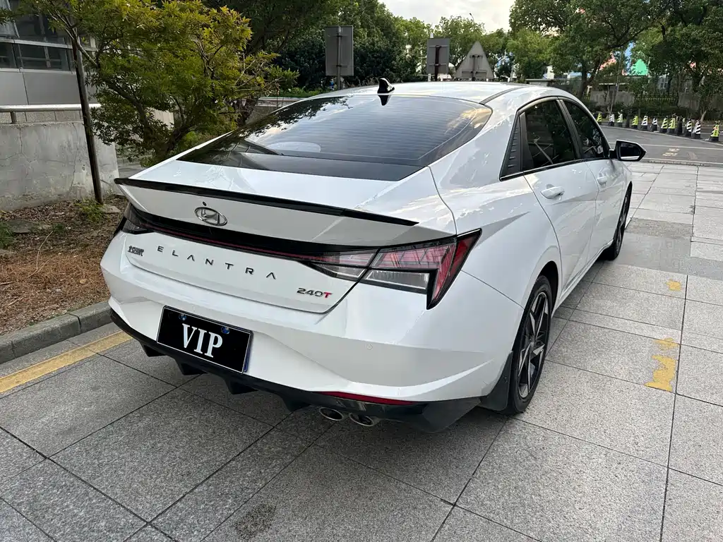 Hyundai Elantra — миниатюра 13
