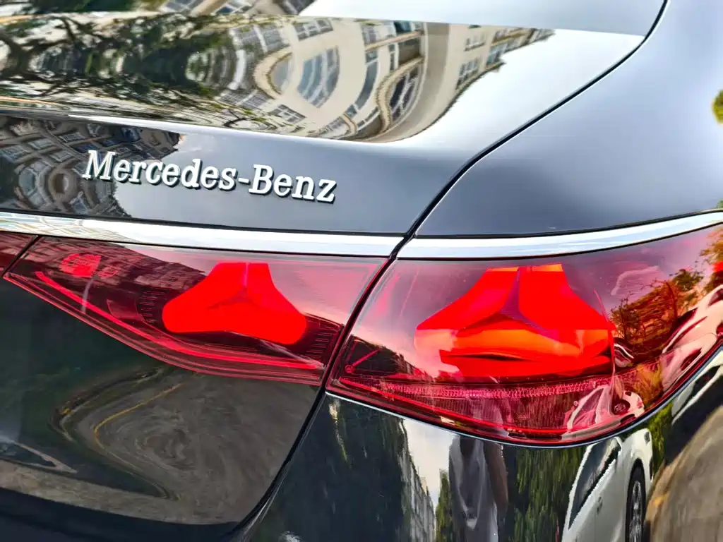 Mercedes-Benz E-Class — миниатюра 13