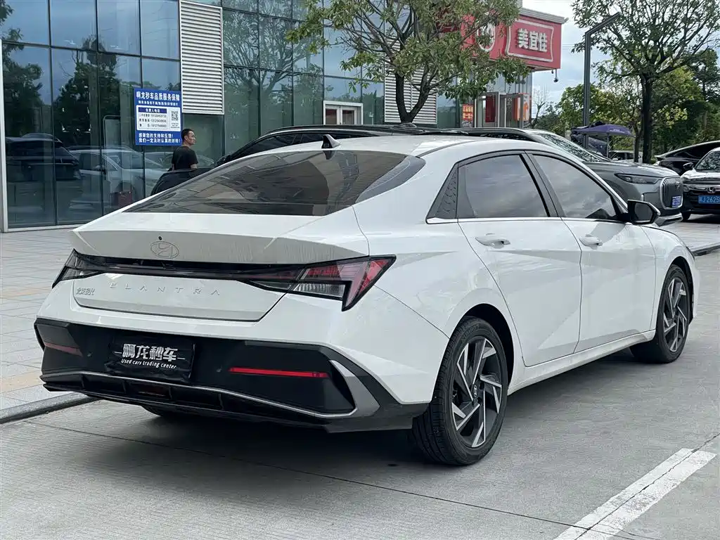 Hyundai Elantra — миниатюра 6