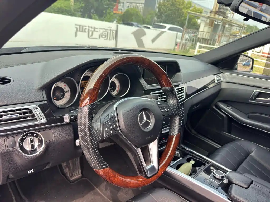 Mercedes-Benz E-Class — миниатюра 12