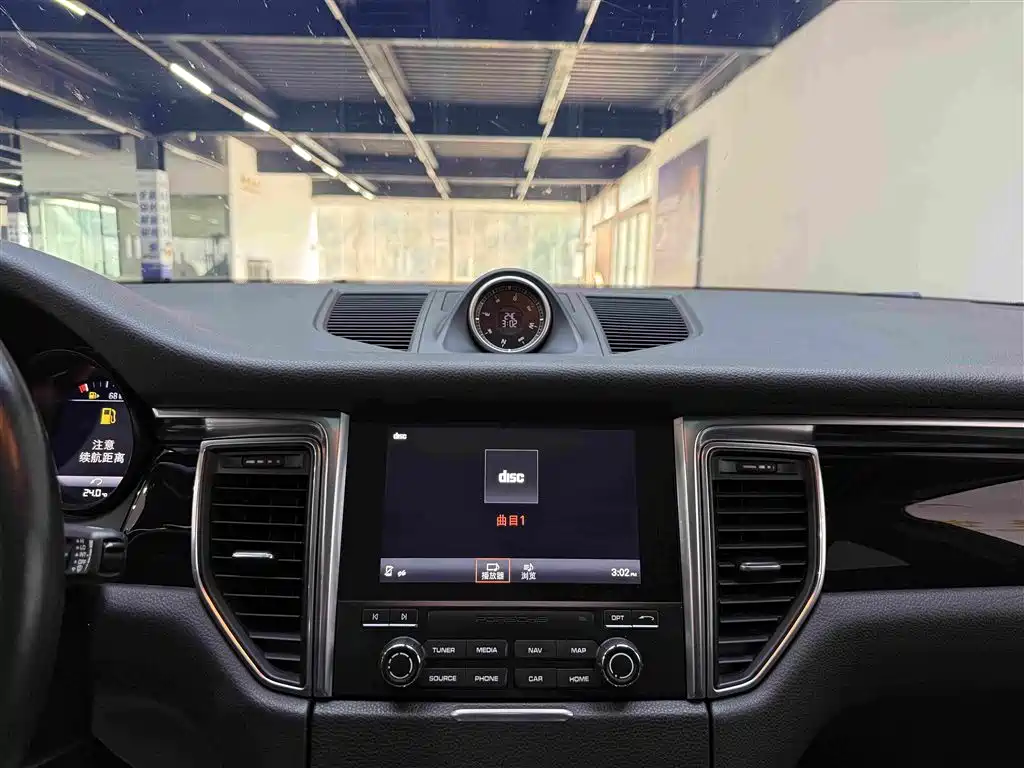 Porsche Macan — миниатюра 6