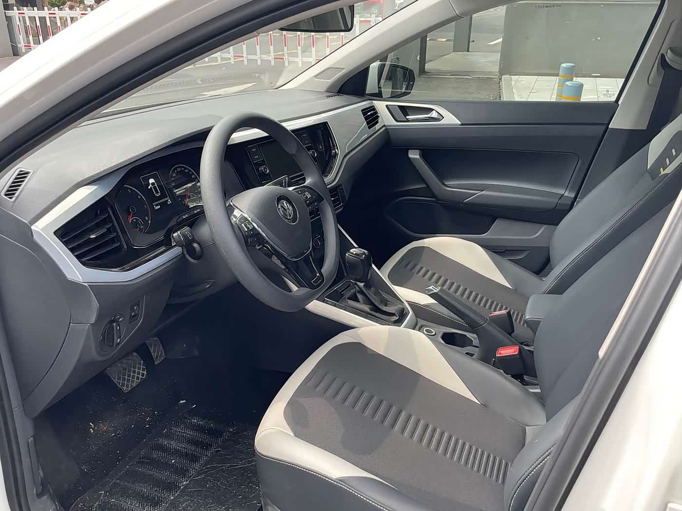 Volkswagen Polo 1.5 л 2021 г. Белый, пробег 41000 км