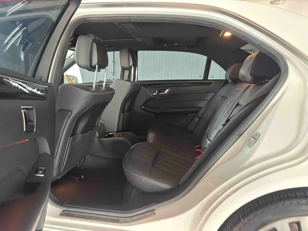 Mercedes-Benz E-Class — миниатюра 7