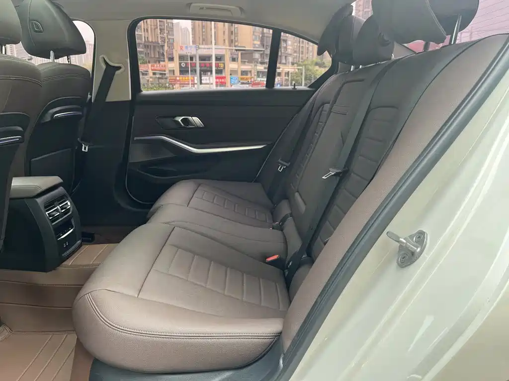 BMW 3 Series — миниатюра 17