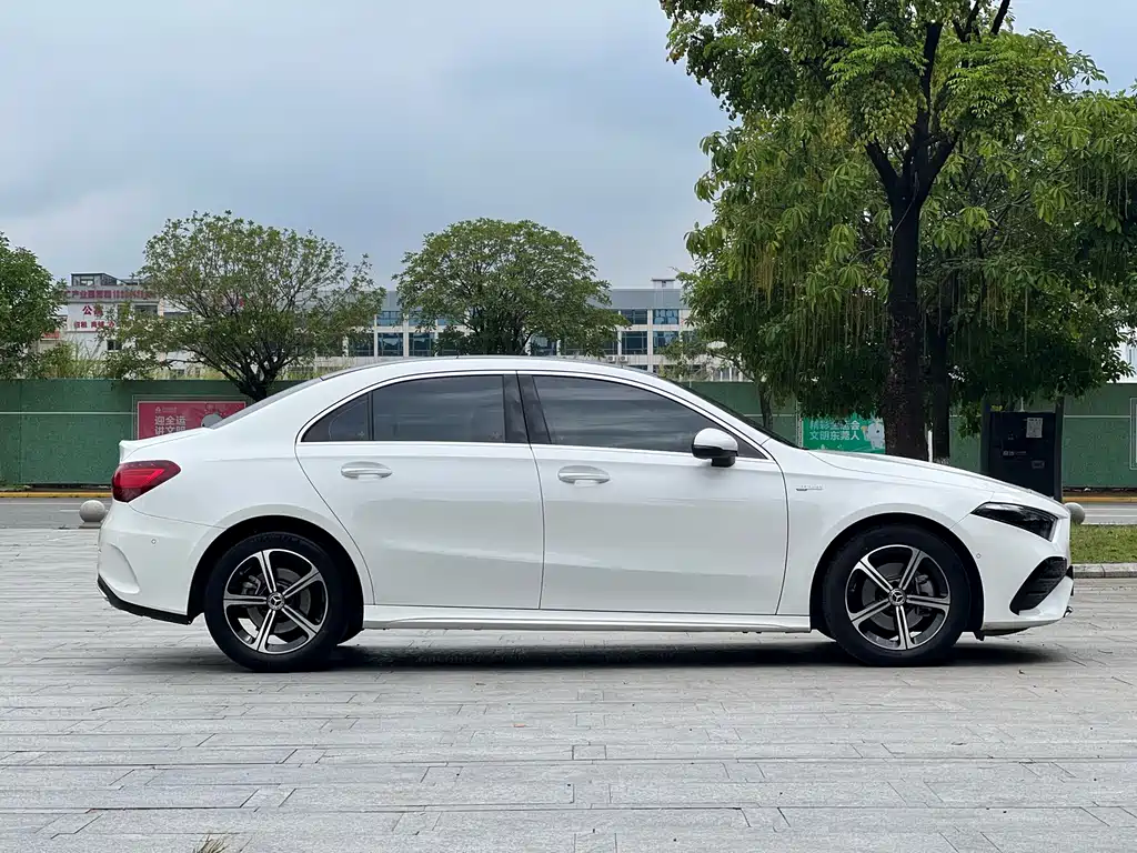 Mercedes-Benz A-Class A 2024 A 200 L Fashion