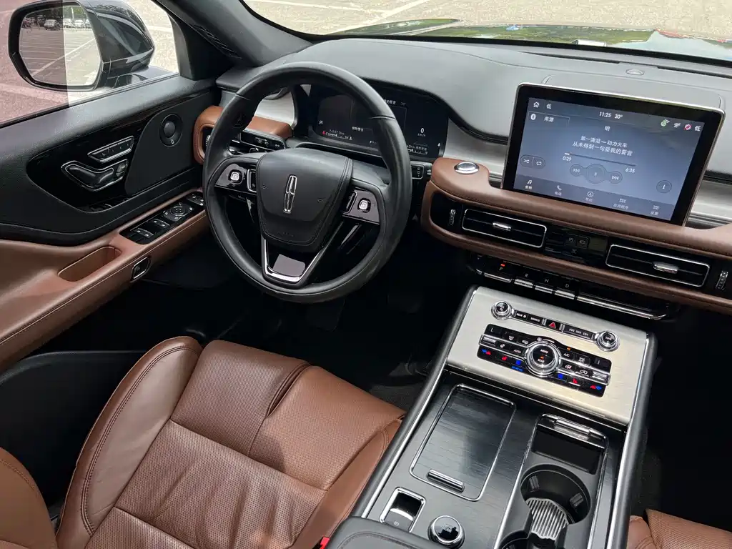 Lincoln Aviator (Import) — миниатюра 16