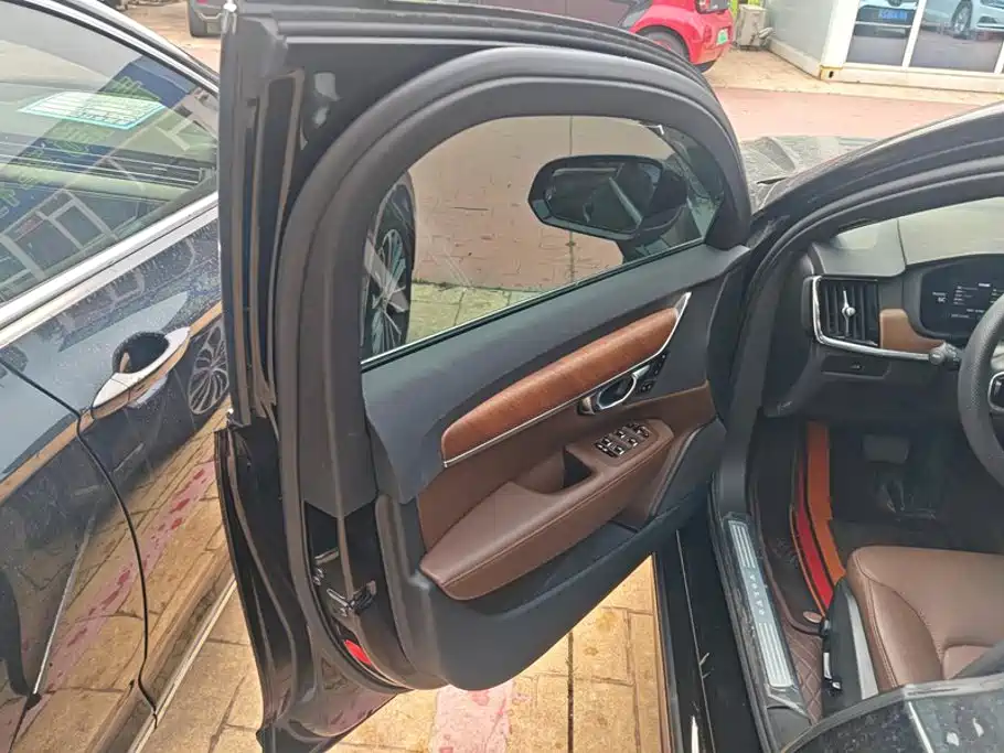 Volvo S90 — миниатюра 7