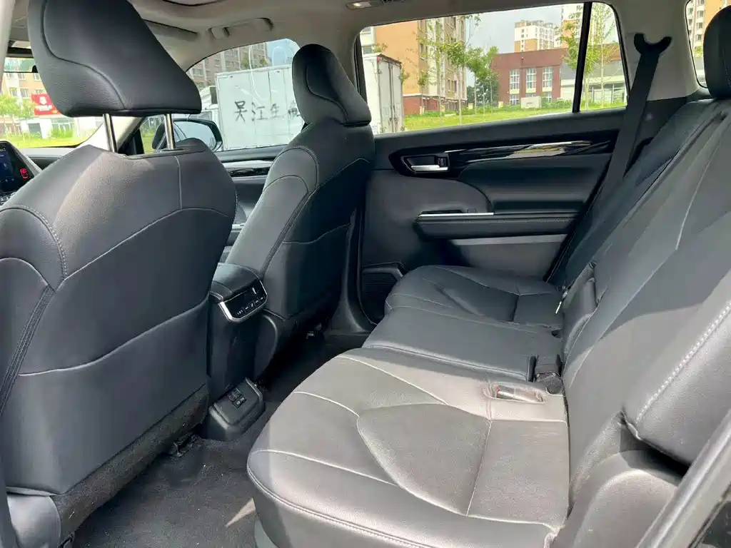 Toyota Highlander — миниатюра 6