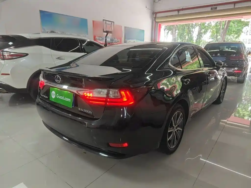 Lexus ES 2017 300h Mark Levinson Comfort