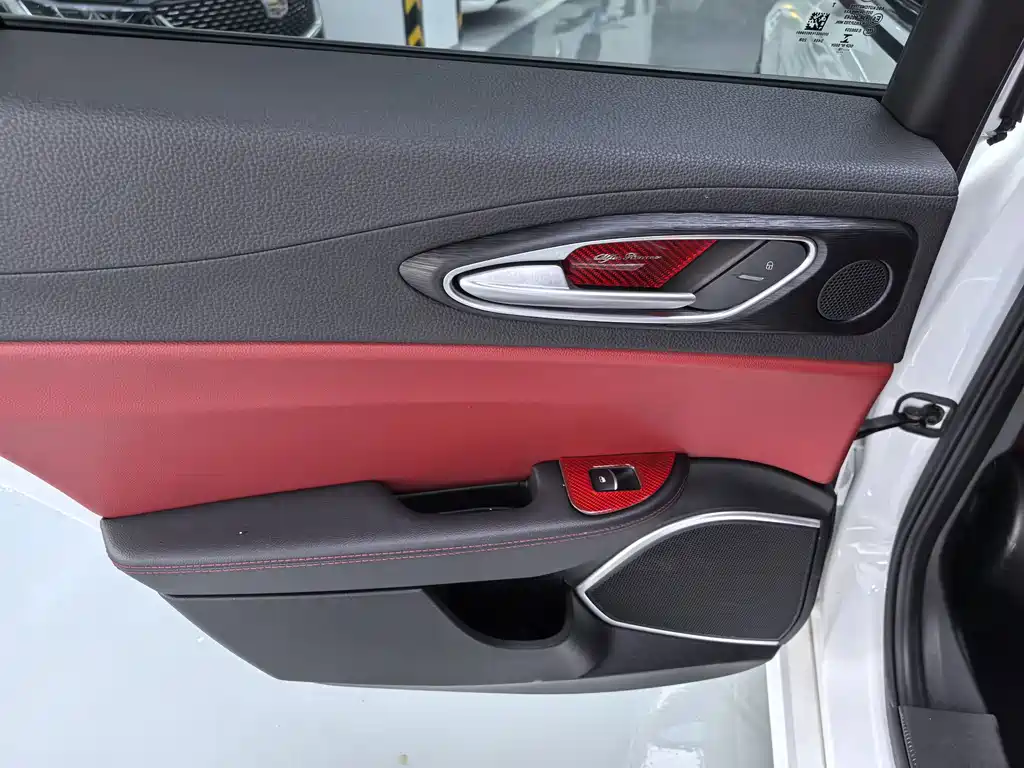 Alfa Romeo Giulia — миниатюра 11
