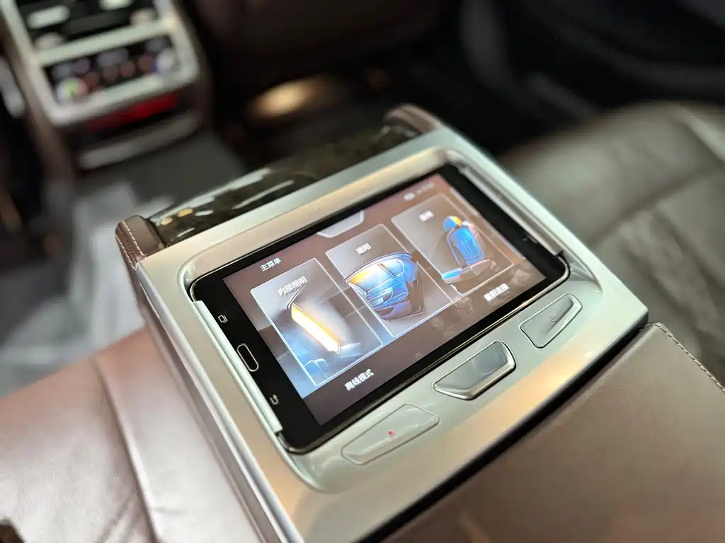 BMW 7 Series — миниатюра 19