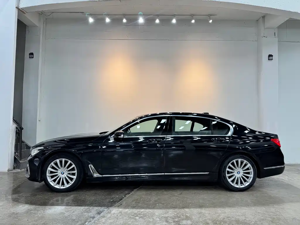 BMW 7 Series — миниатюра 4