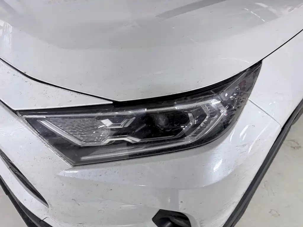 Toyota RAV4 — миниатюра 4