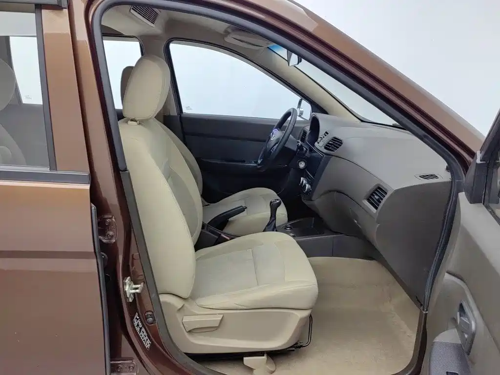 Wuling Hongguang — миниатюра 23