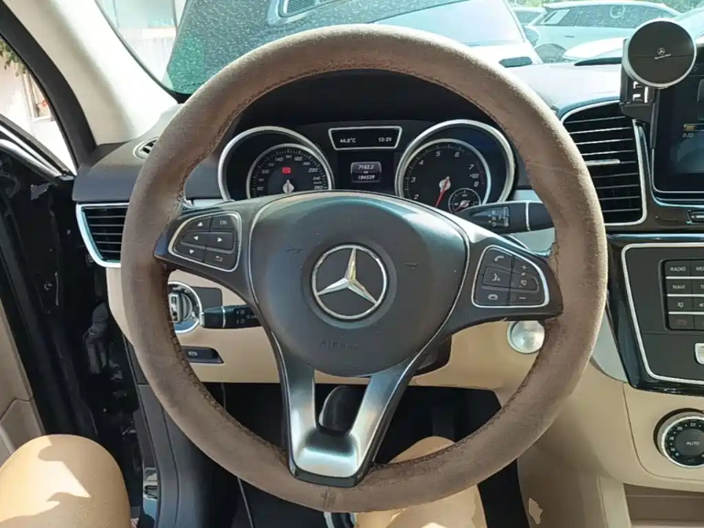 Mercedes-Benz GLE (Import) — миниатюра 11