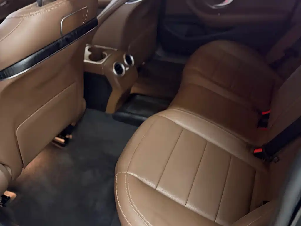 Mercedes-Benz E-Class — миниатюра 5