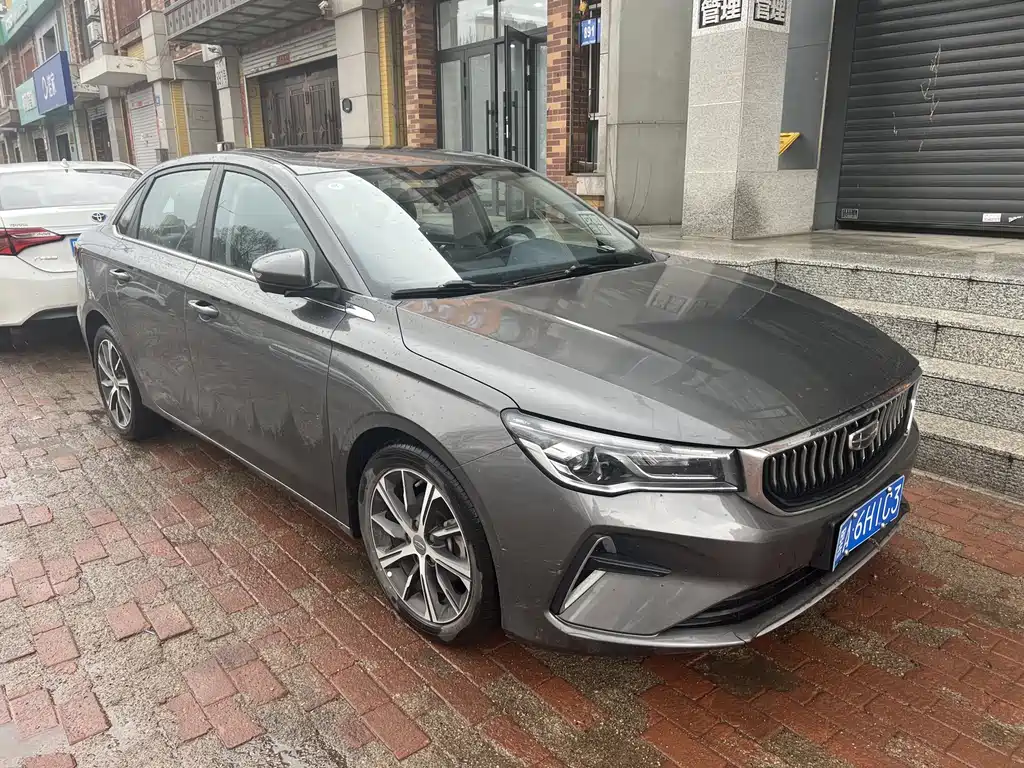 Geely Emgrand 2022