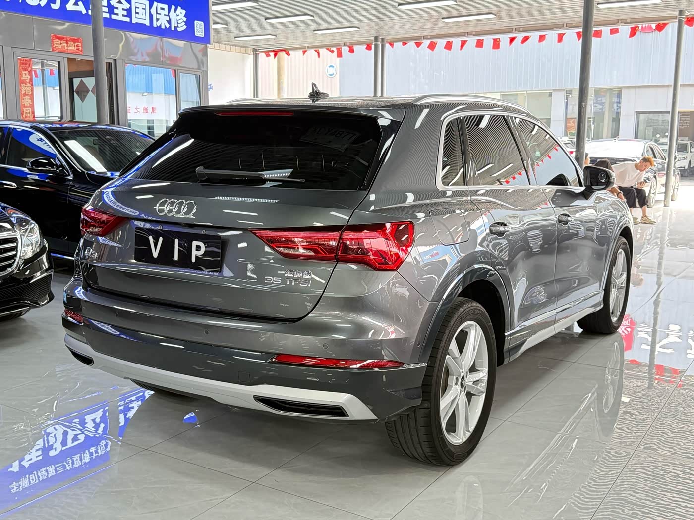 Audi Q3 1.4 л 2023 г. Серебристо-серый, пробег 35000 км