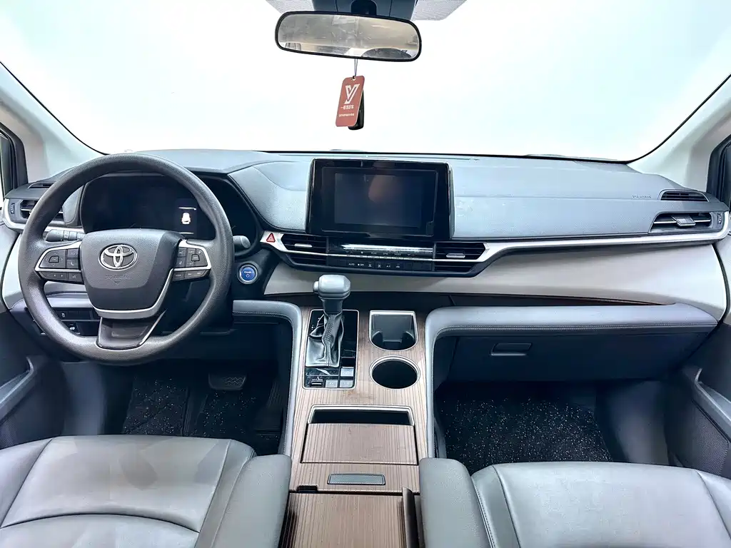 Toyota Sienna - фото 13