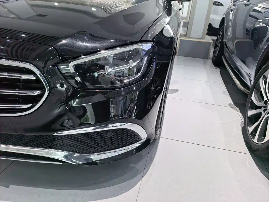 Mercedes-Benz E-Class — миниатюра 4