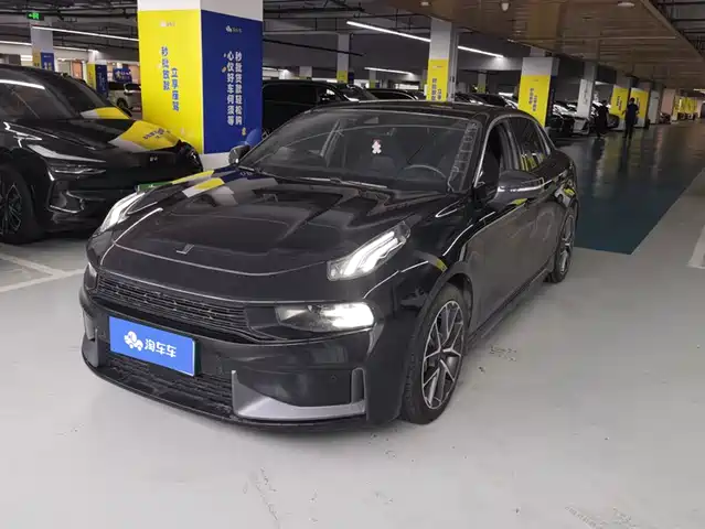 Lynk & Co 03