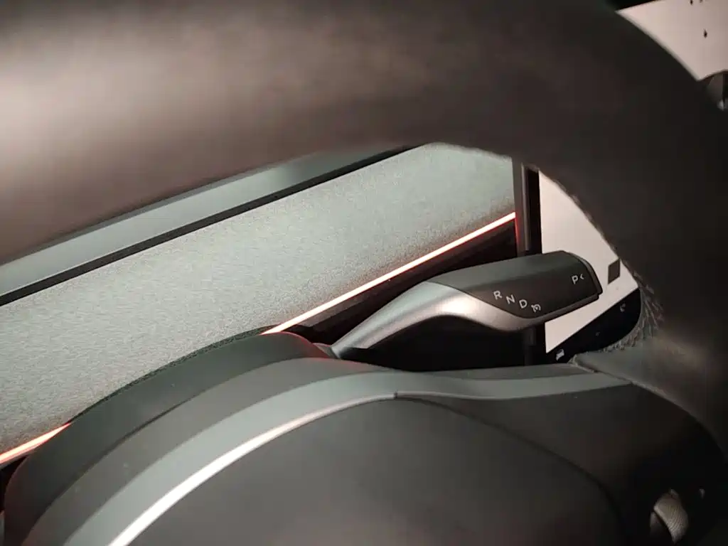 Tesla Model Y — миниатюра 14