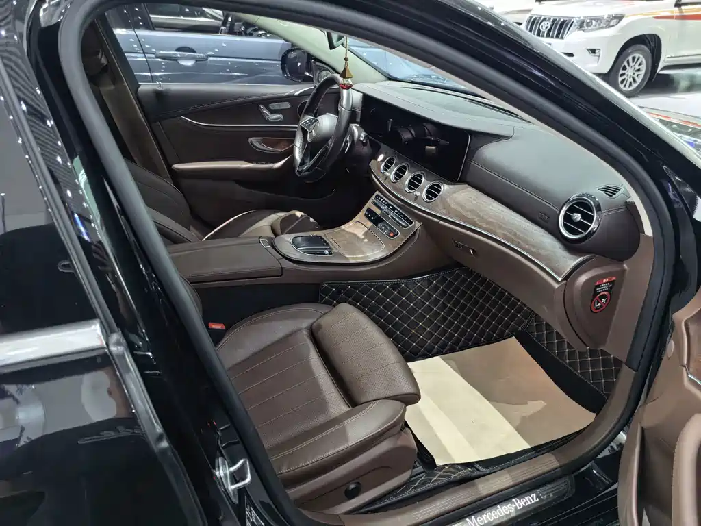 Mercedes-Benz E-Class — миниатюра 12