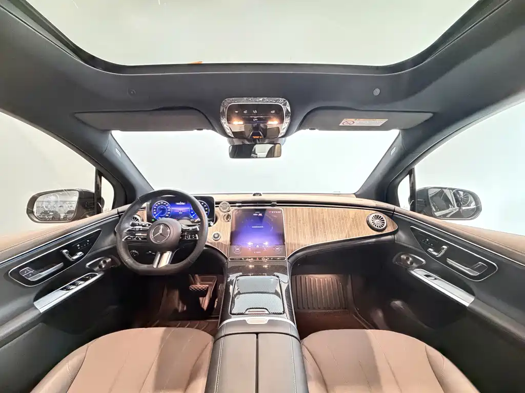 Mercedes-Benz EQE SUV — миниатюра 14