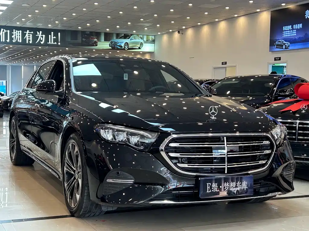 Mercedes-Benz E-Class — миниатюра 2