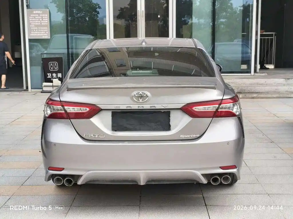 Toyota Camry — миниатюра 8