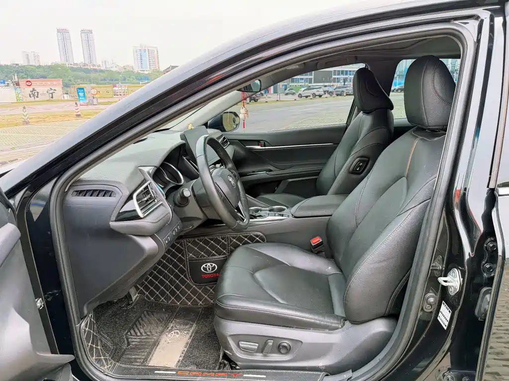 Toyota Camry — миниатюра 11