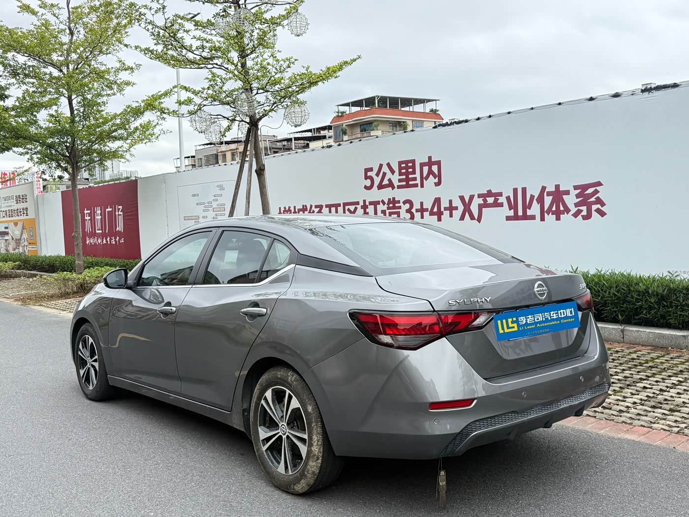 Nissan Sylphy 1.6 л 2023 г. Серебристо-серый, пробег 41000 км