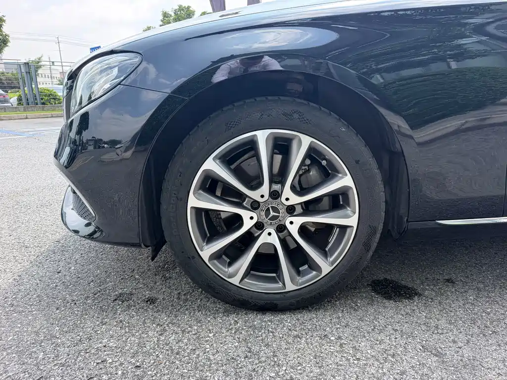 Mercedes-Benz E-Class — миниатюра 7
