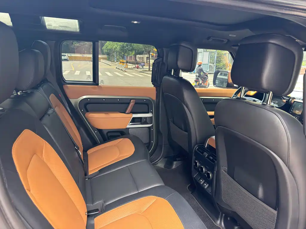 Land Rover Defender — миниатюра 10